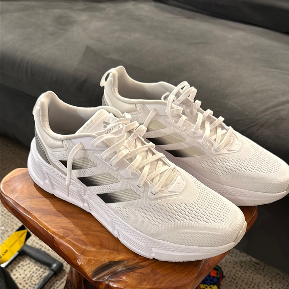 Adidas Men's White and Black Sneakers